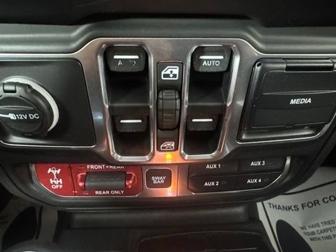 Used 2018 Jeep Wrangler Unlimited Rubicon AWD/4WD image 15