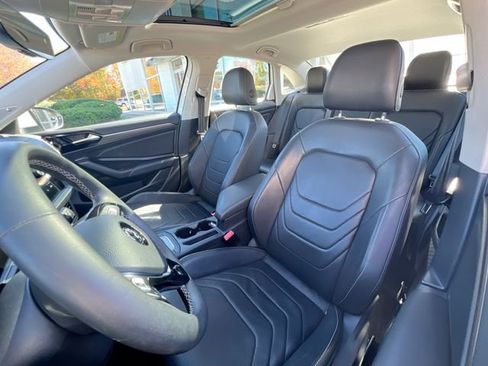 Certified 2021 Volkswagen Jetta SEL Premium image 11