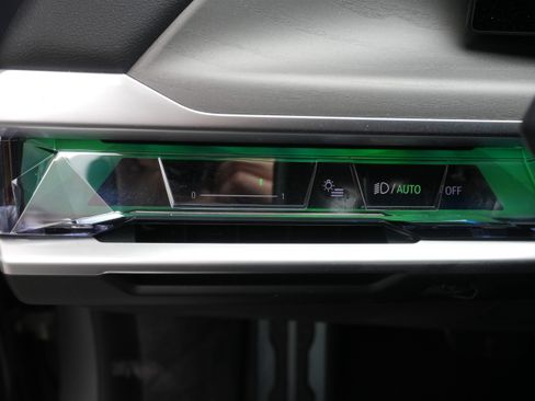 Certified 2023 BMW 740i RWD image 16