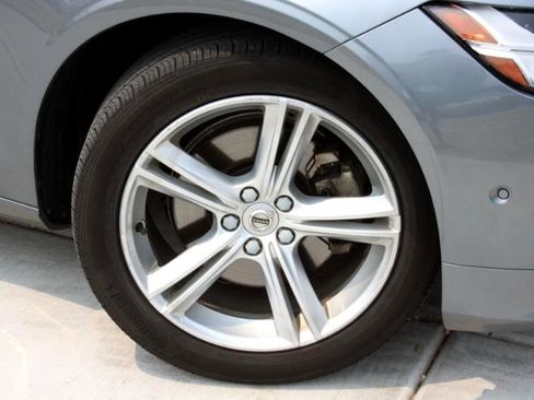 Used 2018 Volvo S90 T5 Momentum w/ Convenience Package image 9