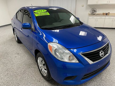 Used 2013 Nissan Versa SV image 3