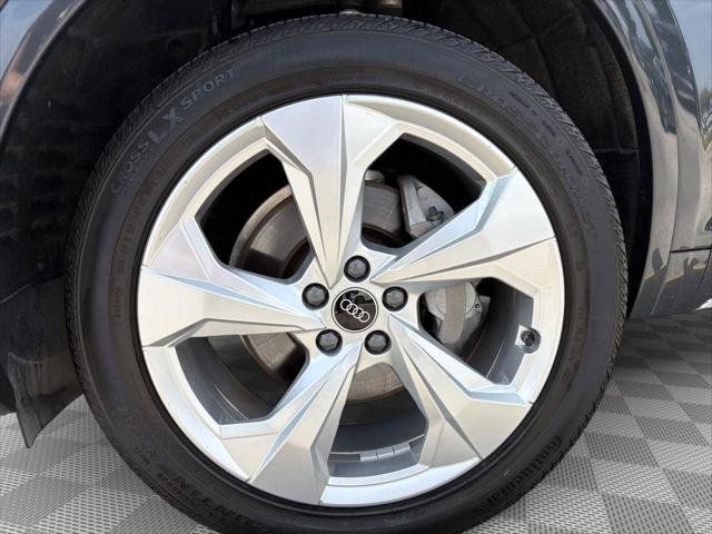 Used 2021 Audi Q5 Prestige w/ Prestige Package AWD/4WD image 9