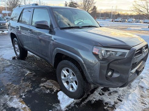 Used 2022 Toyota 4Runner SR5 image 6