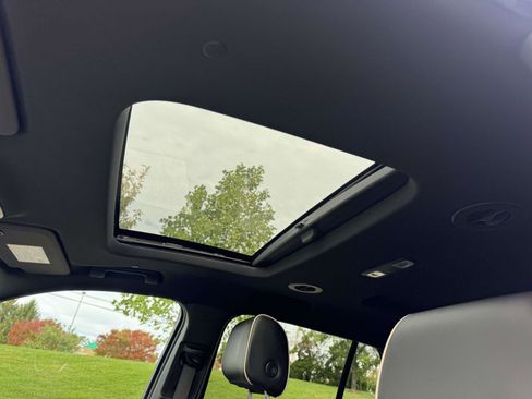 Used 2023 Chevrolet Traverse Premier image 21