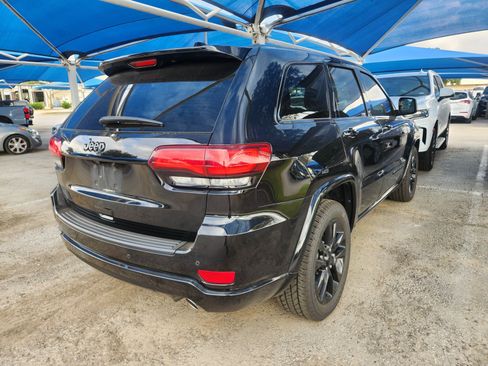 Used 2019 Jeep Grand Cherokee Altitude RWD image 4