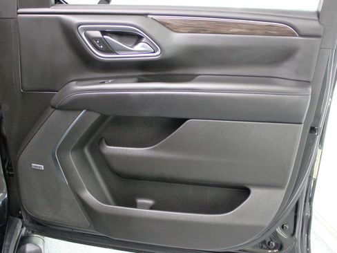 Used 2021 Chevrolet Suburban Z71 w/ Z71 Signature Package image 52