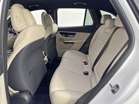 Used 2025 Mercedes-Benz GLC 350e 4MATIC image 47