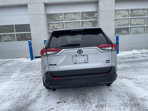 Used 2022 Toyota RAV4 XLE w/ Convenience Package image 6