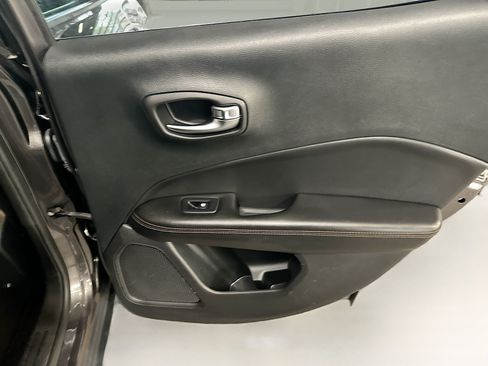 Used 2019 Jeep Compass Limited AWD/4WD image 28