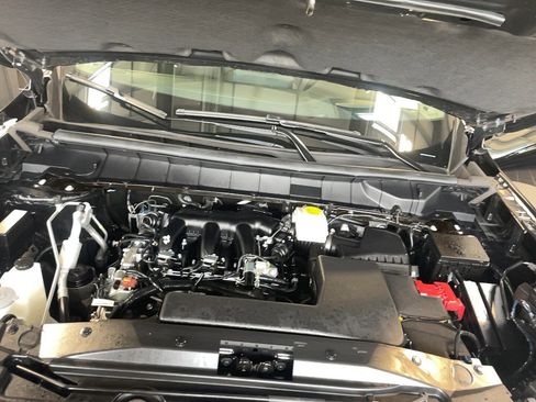 Used 2025 Nissan Pathfinder Platinum image 30