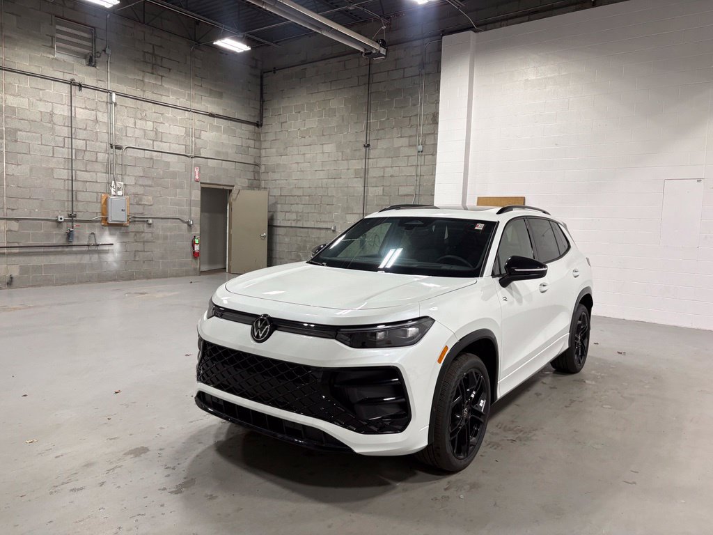 New 2026 Volkswagen Tiguan SE R-Line AWD/4WD image 1