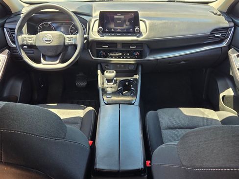 Used 2025 Nissan Rogue SV FWD image 8