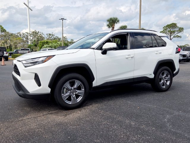 Used 2024 Toyota RAV4 LE AWD/4WD image 3
