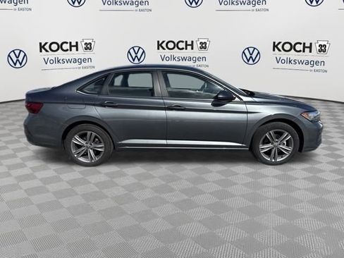 Used 2024 Volkswagen Jetta SE image 9