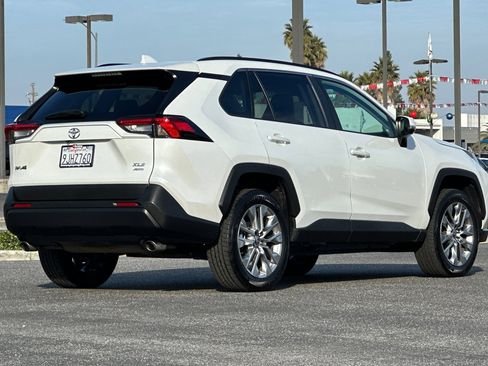 Used 2023 Toyota RAV4 XLE Premium image 4