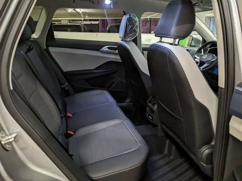 New 2026 Volkswagen Taos SE image 25