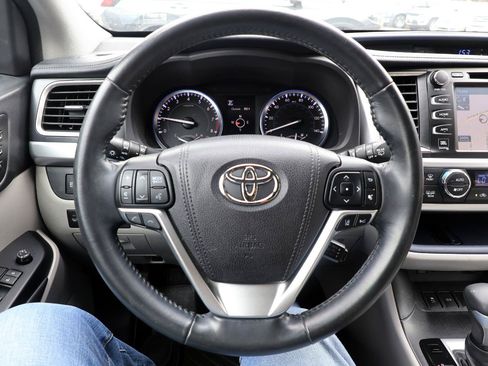 Used 2017 Toyota Highlander Limited FWD image 26