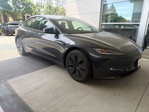 Used 2024 Tesla Model 3 Standard Range RWD image 2
