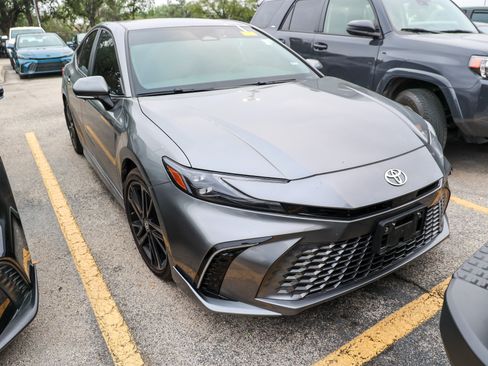 Used 2025 Toyota Camry XSE FWD image 8
