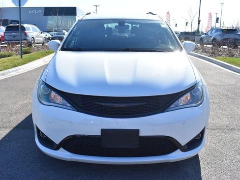 Used 2019 Chrysler Pacifica Touring Plus w/ S Appearance Package image 8