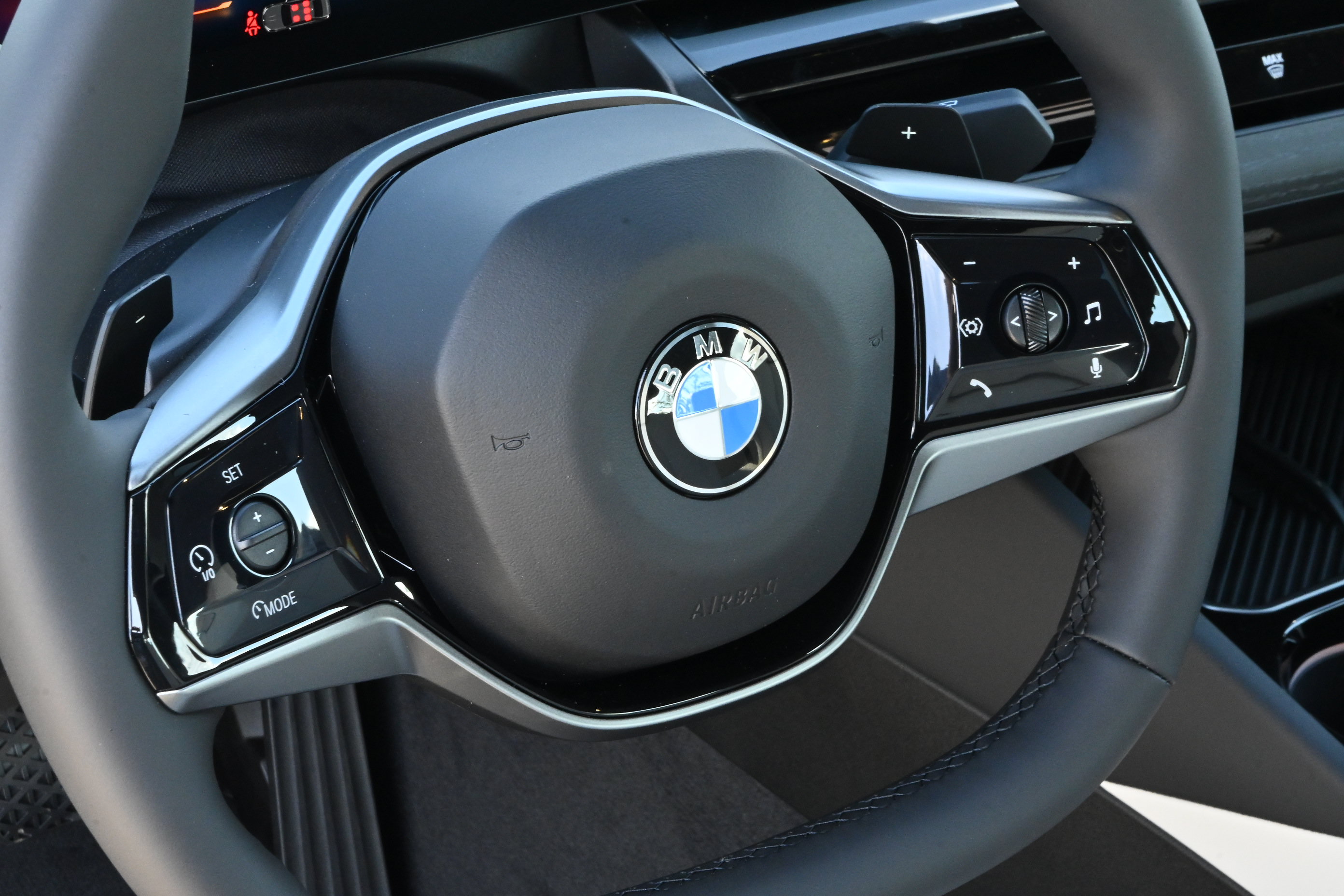 Used 2026 BMW 530i w/ Convenience Package RWD image 20