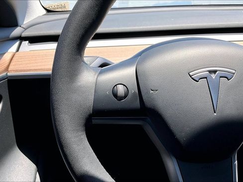Used 2023 Tesla Model 3 Standard Range RWD image 11