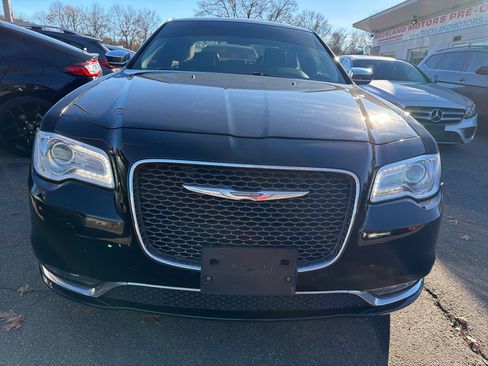 Used 2016 Chrysler 300 C image 2