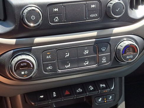 Used 2022 Chevrolet Colorado Z71 AWD/4WD image 15