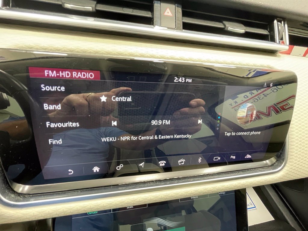 Used 2019 Land Rover Range Rover Velar S AWD/4WD image 25