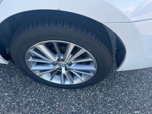 Used 2015 Toyota Corolla LE FWD image 13