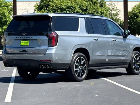 Used 2025 Chevrolet Suburban RST RWD image 11