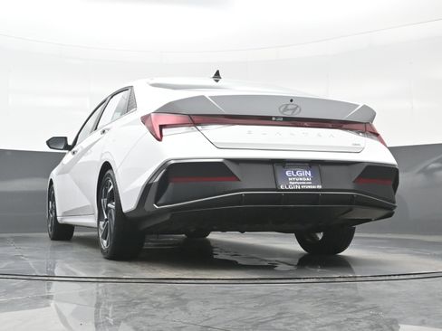 Certified 2025 Hyundai Elantra Limited image 30