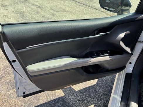 Used 2020 Toyota Camry XLE FWD image 10