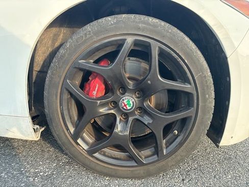 Used 2019 Alfa Romeo Giulia AWD image 10