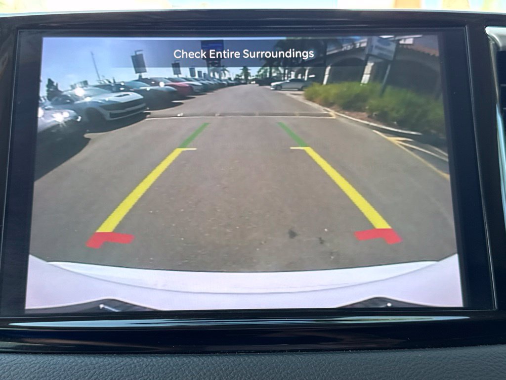Used 2024 Chrysler Pacifica Touring-L FWD image 30