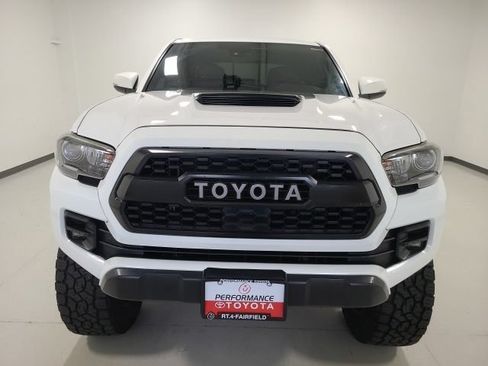 Used 2018 Toyota Tacoma TRD Pro AWD/4WD image 2