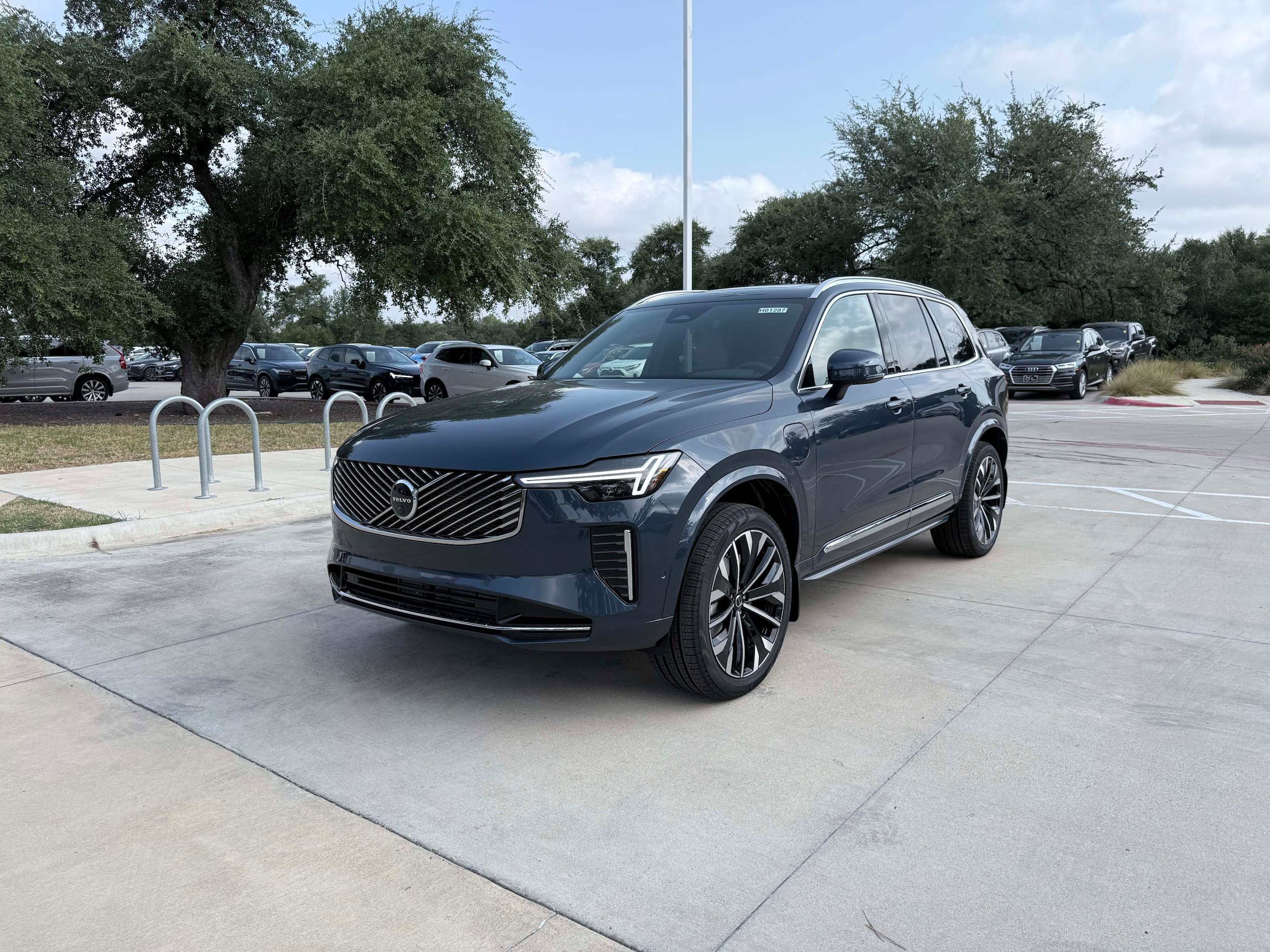 New 2026 Volvo XC90 T8 Plus w/ Protection Package Premier AWD/4WD image 2