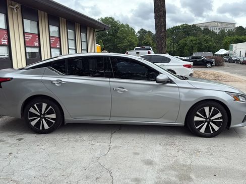 Used 2019 Nissan Altima 2.5 SL FWD image 4