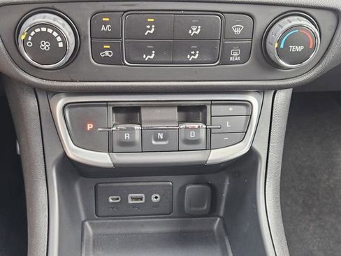 Used 2024 GMC Terrain SLE image 18