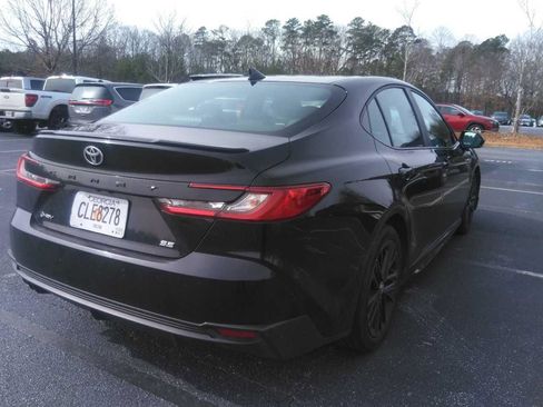 Used 2025 Toyota Camry SE FWD image 3