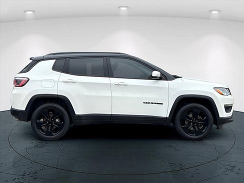 Used 2018 Jeep Compass Latitude w/ Popular Equipment Group AWD/4WD image 2