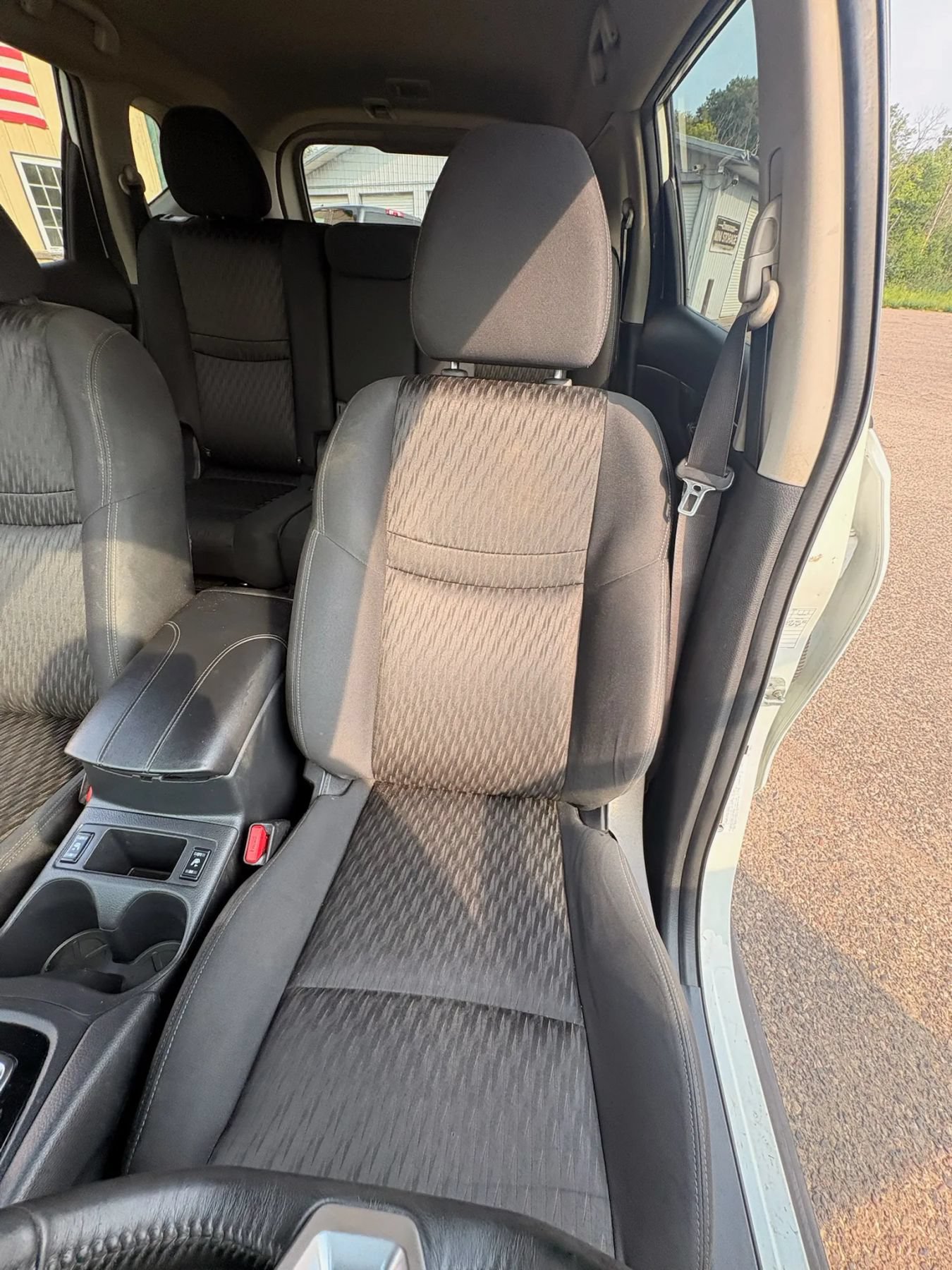 Used 2017 Nissan Rogue SV FWD image 32