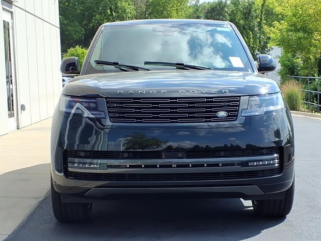 New 2026 Land Rover Range Rover Long Wheelbase SE AWD/4WD image 2