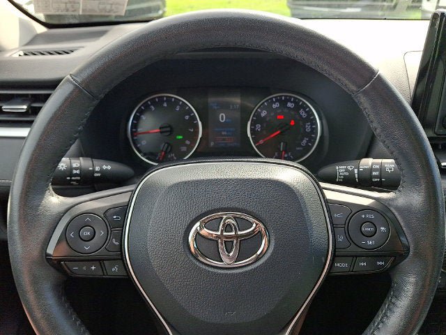 Used 2021 Toyota RAV4 XLE Premium AWD/4WD image 19