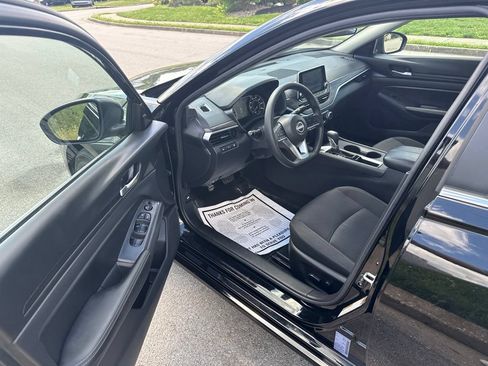 Used 2025 Nissan Altima 2.5 SV FWD image 5
