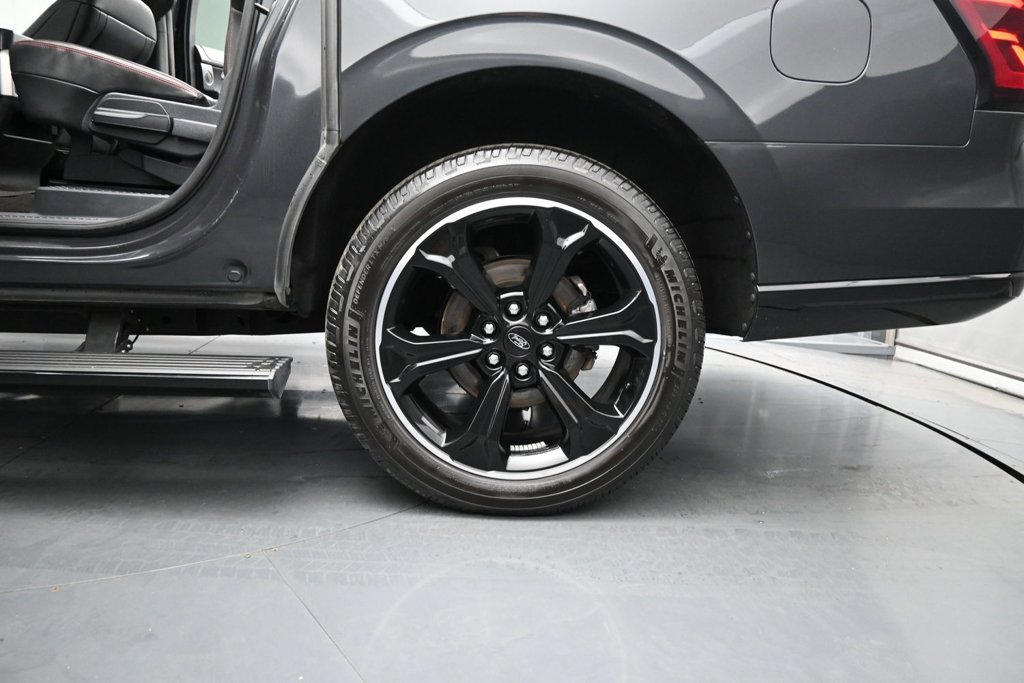 Used 2022 Ford Expedition Max Limited AWD/4WD image 22