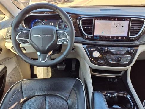 Used 2023 Chrysler Pacifica Limited FWD image 6