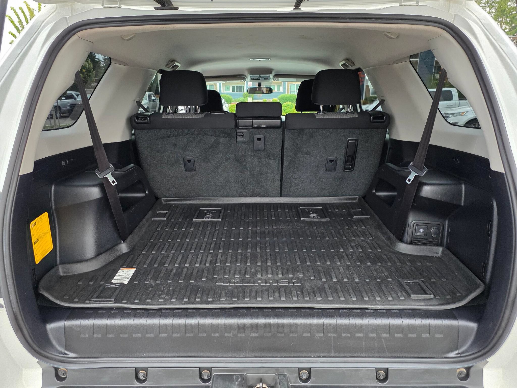 Used 2018 Toyota 4Runner SR5 AWD/4WD image 28