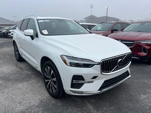 Used 2023 Volvo XC60 B5 Plus FWD image 2