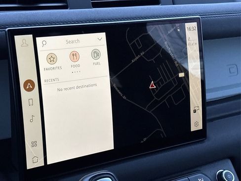 Used 2023 Land Rover Defender 90 S image 25